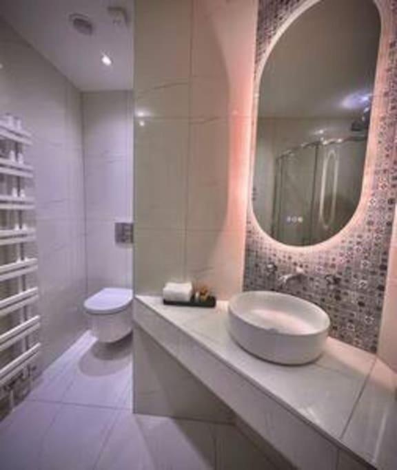 אינברנס Treat Yourself To Luxury & Style מראה חיצוני תמונה